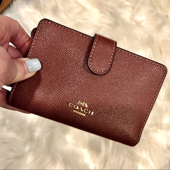Coach Handbags - EUC Coach Medium Size Corner-Zip Wallet